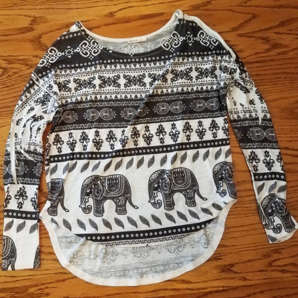 🦋 Love Culture Elephant Shirt Top Small